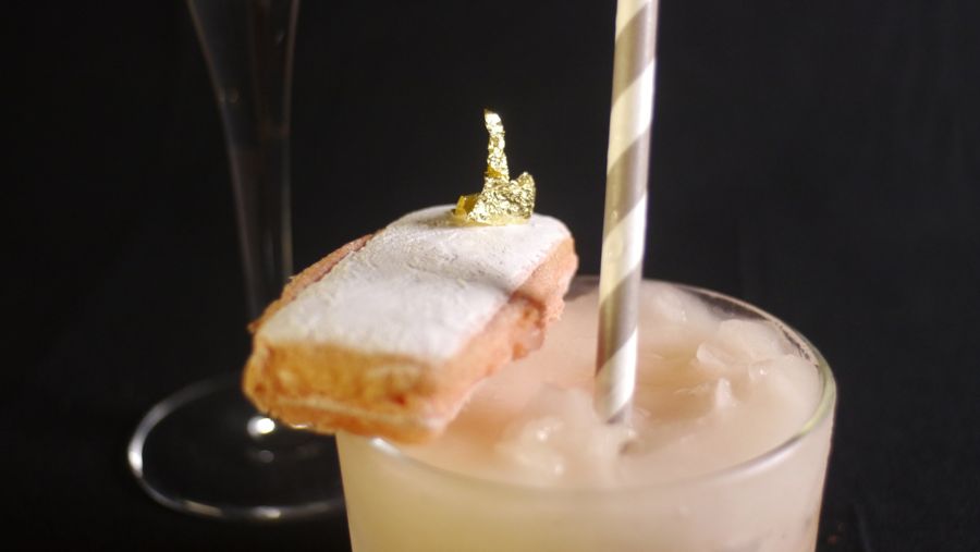 Cocktail biscuit rose, feuille d'or